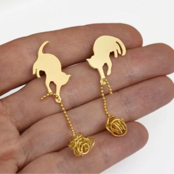 Adorable Cat Kitty Playing Earrings Silver Gold - Picture 2 of 3